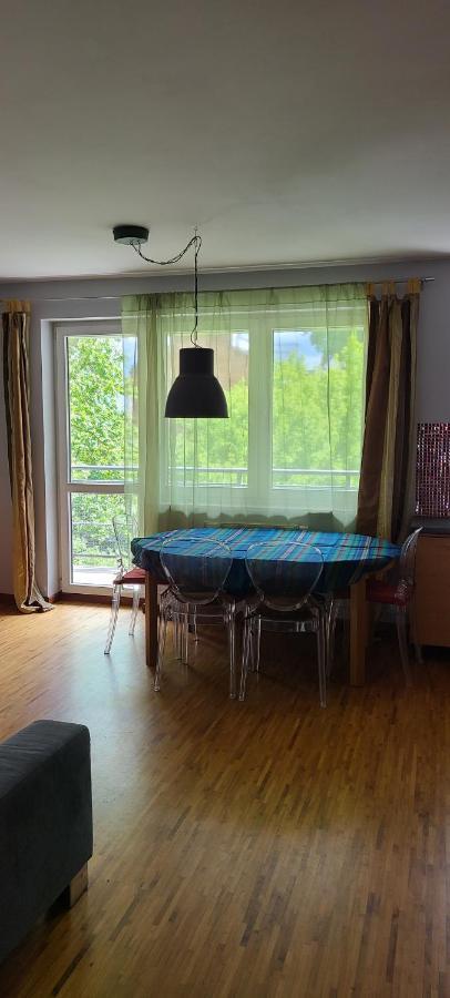 Spacious Two-bedroom Condo,big Balcony,freeparking Leilighet *