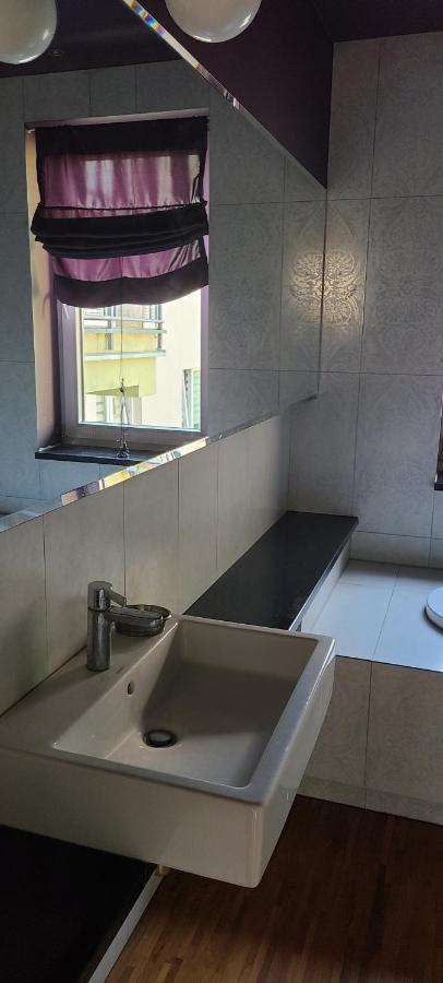 Leilighet Spacious Two-bedroom Condo,big Balcony,freeparking *